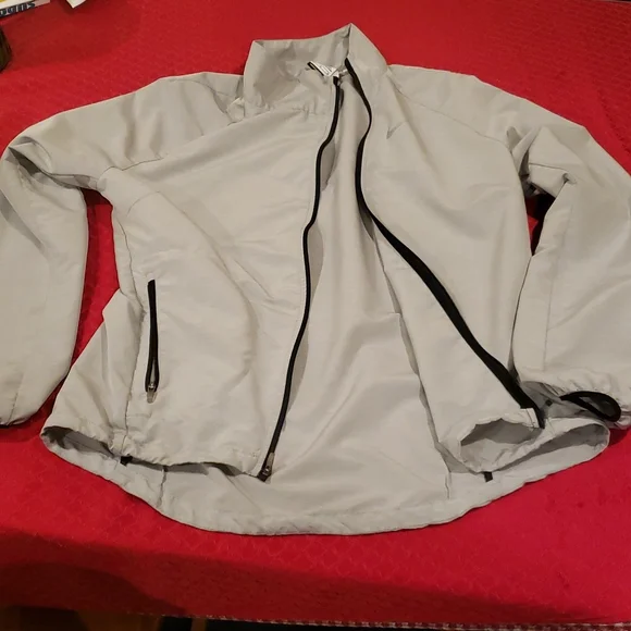 Women's Nike Windbreaker - Picture 5 of 5